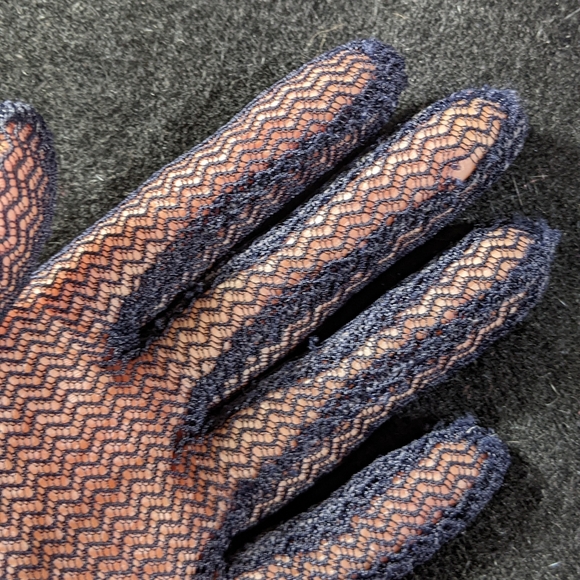Vintage navy sheer lace dress gloves - Picture 7 of 8